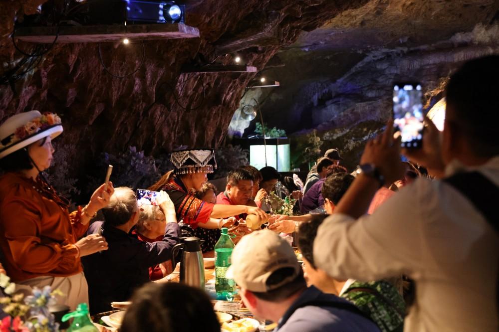 共唱瑤家祝酒歌 共品特色簸箕宴